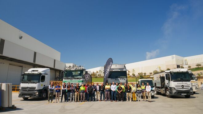 Daimler Truck España organiza una formación de conductores para la empresa Cosentino