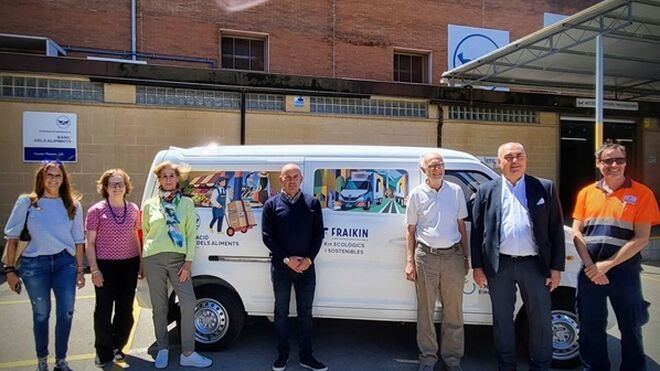 Fraikin dona kilómetros de reparto al Banco de Alimentos de Barcelona en una furgoneta eléctrica