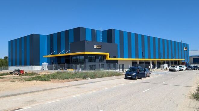 El nuevo almacén de Tiresur en Burgos se presenta con 225.000 neumáticos de capacidad